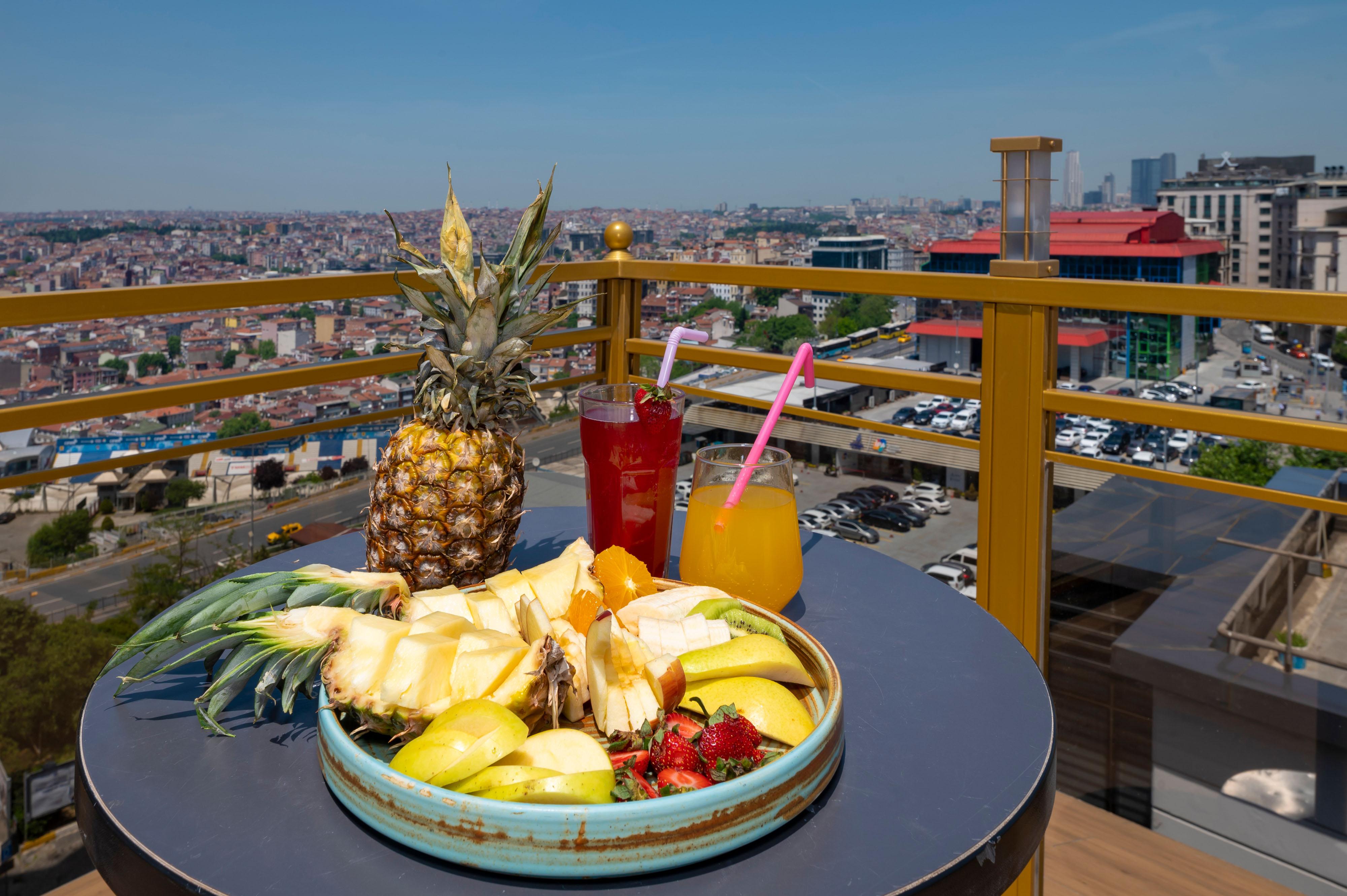 Ramada By Wyndham Istanbul Pera Taksim Hotel Exterior foto